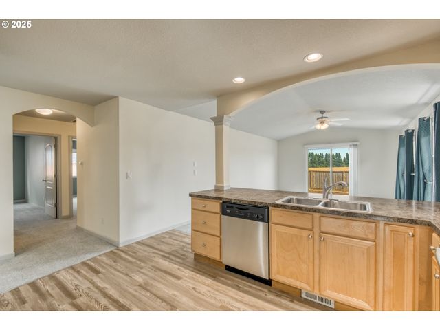 2469 DORSEY Dr, Hubbard, OR 97032