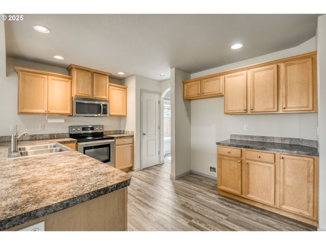 2469 DORSEY Dr, Hubbard, OR 97032