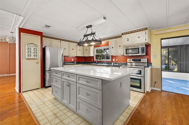 2118 CANOPY CIRCLE, Zellwood, FL 32798