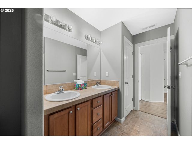 12115 Ne 40TH Cir, Vancouver, WA 98682