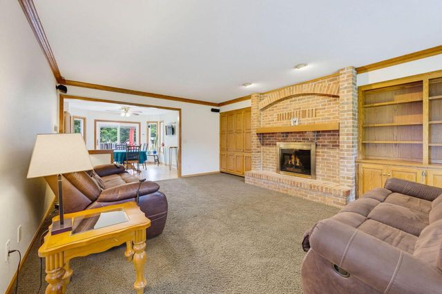 149 Hickory DRIVE, Delafield, WI 53018