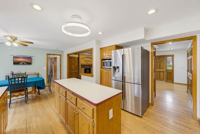 149 Hickory DRIVE, Delafield, WI 53018