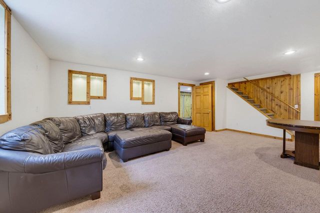 149 Hickory DRIVE, Delafield, WI 53018