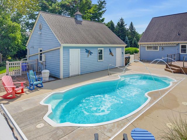149 Hickory DRIVE, Delafield, WI 53018