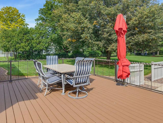 149 Hickory DRIVE, Delafield, WI 53018
