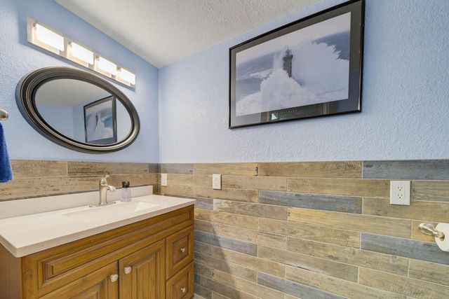 149 Hickory DRIVE, Delafield, WI 53018