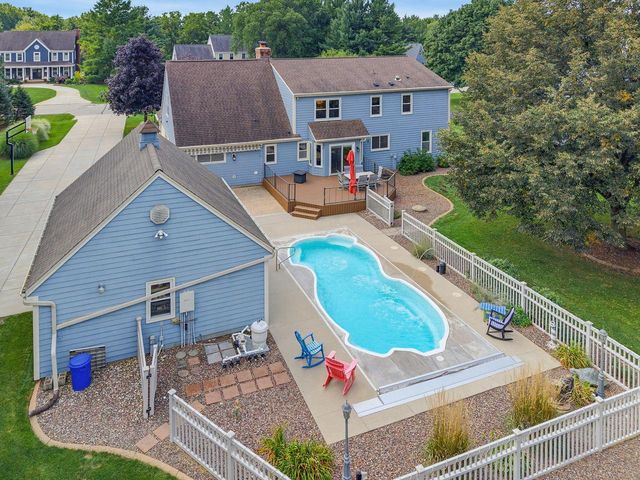 149 Hickory DRIVE, Delafield, WI 53018
