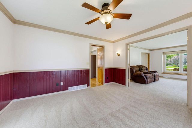 149 Hickory DRIVE, Delafield, WI 53018