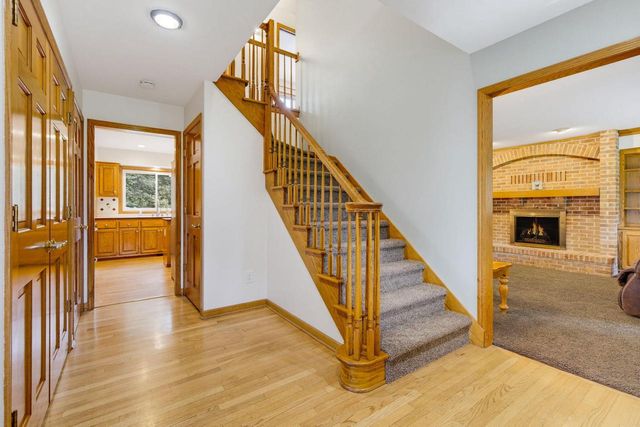 149 Hickory DRIVE, Delafield, WI 53018