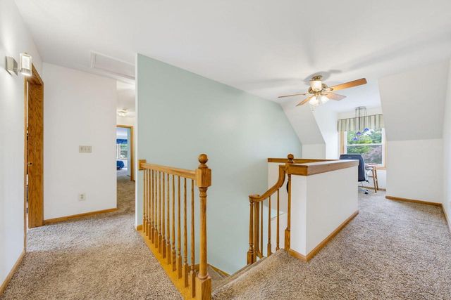 149 Hickory DRIVE, Delafield, WI 53018