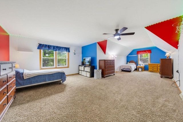 149 Hickory DRIVE, Delafield, WI 53018