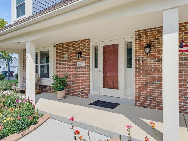 149 Hickory DRIVE, Delafield, WI 53018