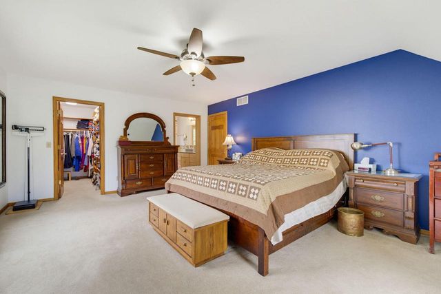 149 Hickory DRIVE, Delafield, WI 53018