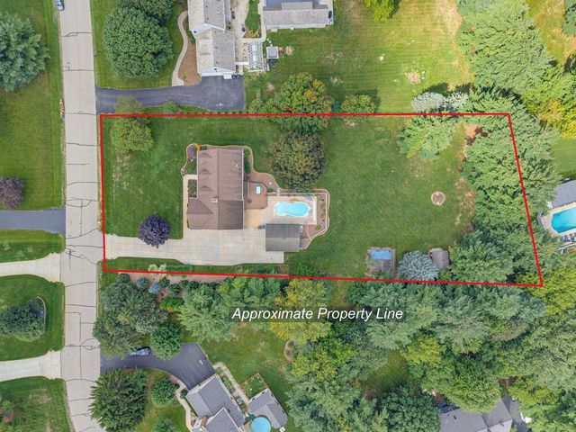 149 Hickory DRIVE, Delafield, WI 53018