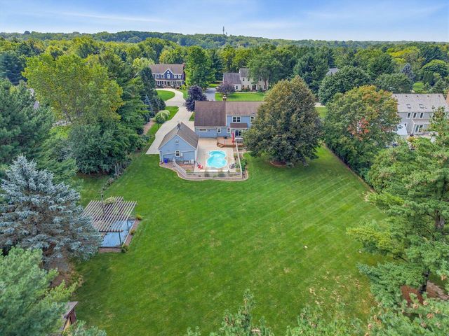 149 Hickory DRIVE, Delafield, WI 53018