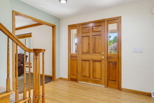 149 Hickory DRIVE, Delafield, WI 53018