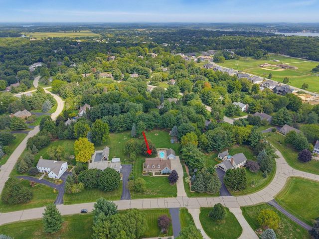 149 Hickory DRIVE, Delafield, WI 53018