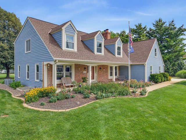 149 Hickory DRIVE, Delafield, WI 53018