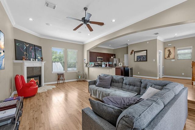 5717 Petty Street, Houston, TX 77007