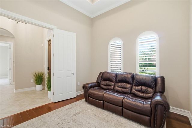 7291 Acorn WAY, Naples, FL 34119