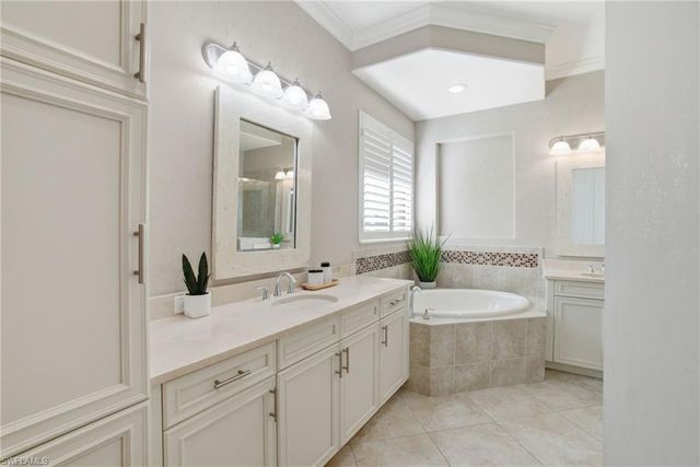 7291 Acorn WAY, Naples, FL 34119