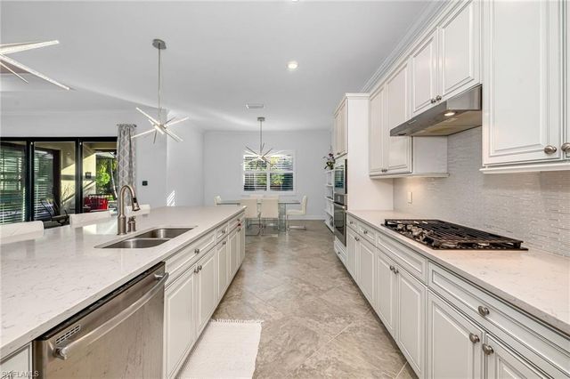 2324 Grenadines WAY, Naples, FL 34120