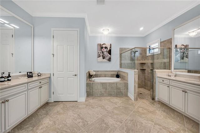 2324 Grenadines WAY, Naples, FL 34120