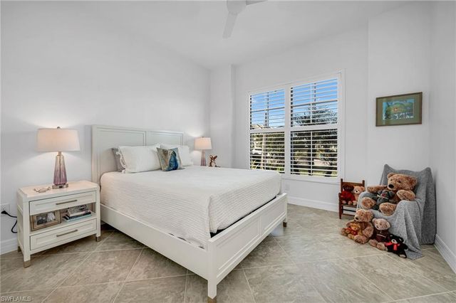 2324 Grenadines WAY, Naples, FL 34120