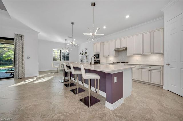2324 Grenadines WAY, Naples, FL 34120