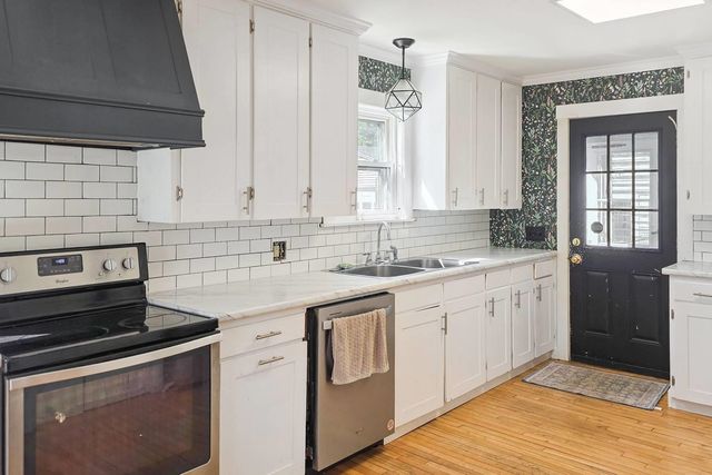 1668 Hartford Avenue, Hartford, VT 05001