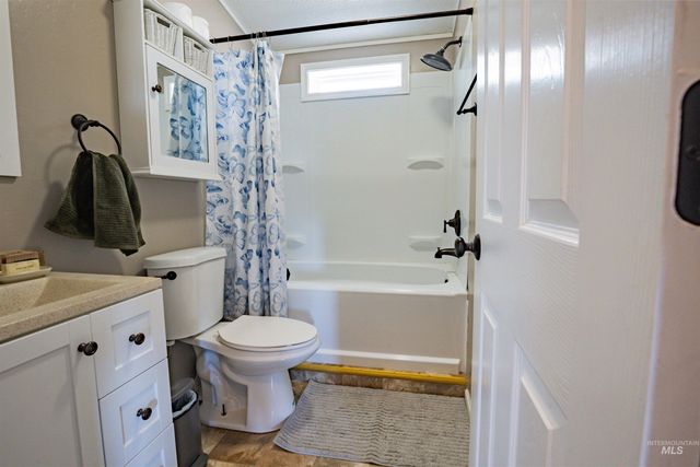23904 Southview Ln, Middleton, ID 83644