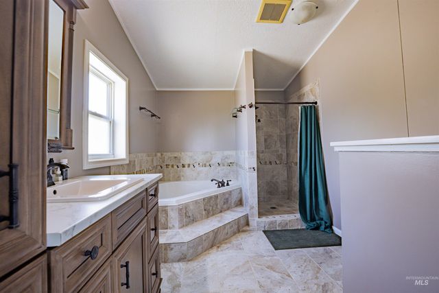 23904 Southview Ln, Middleton, ID 83644