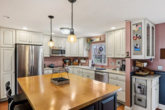 10 Old Coach Road, Atkinson, NH 03811