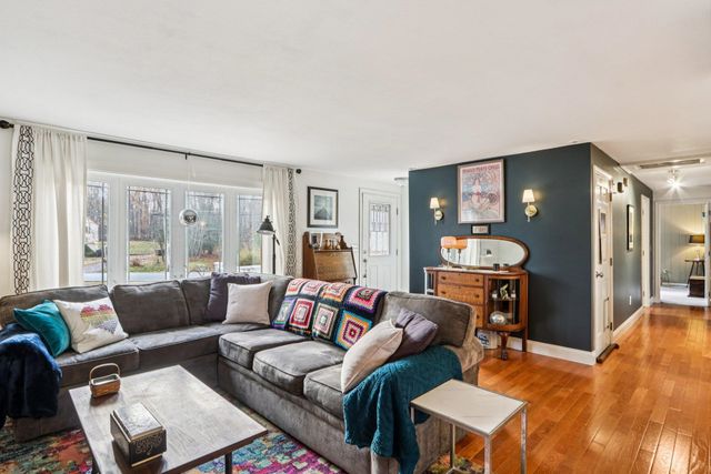 10 Old Coach Road, Atkinson, NH 03811