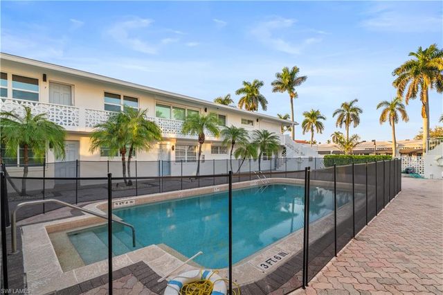 320 14th AVE S # 320C, Naples, FL 34102