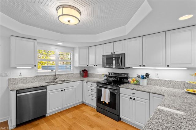 320 14th AVE S # 320C, Naples, FL 34102