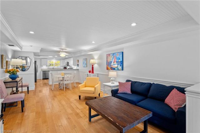 320 14th AVE S # 320C, Naples, FL 34102