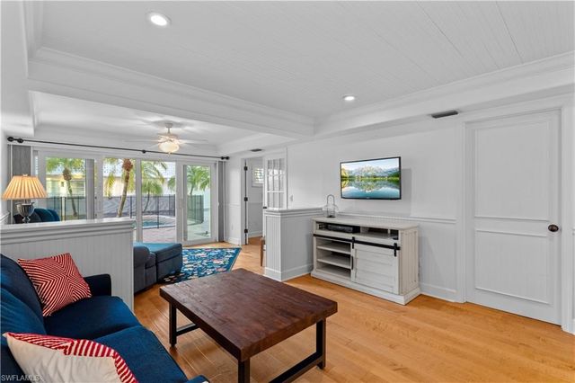 320 14th AVE S # 320C, Naples, FL 34102