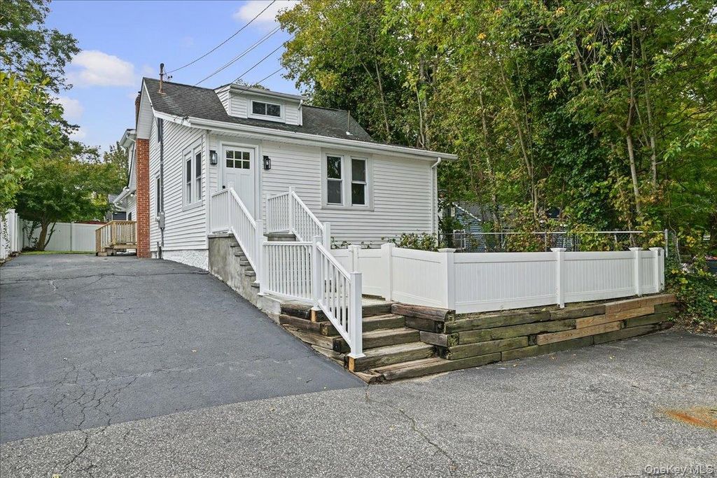 14 Corona Road, Sound Beach, NY 11789 — exterior
