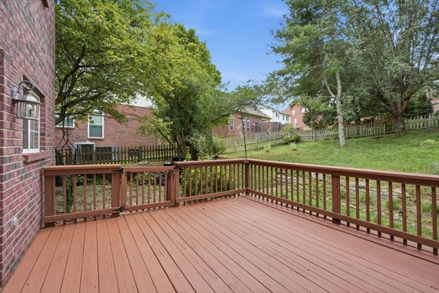 105 Holt Br, Nashville, TN 37211