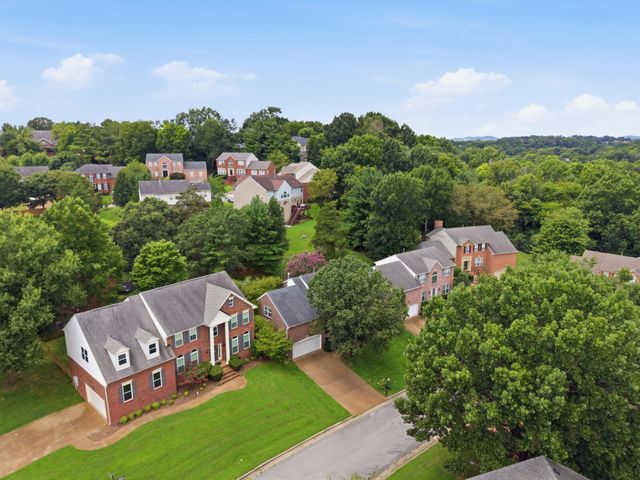 105 Holt Br, Nashville, TN 37211