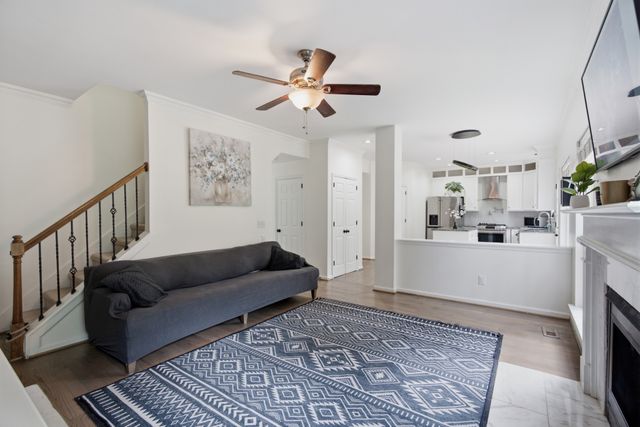 105 Holt Br, Nashville, TN 37211