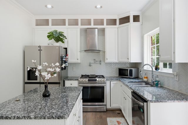 105 Holt Br, Nashville, TN 37211