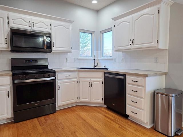 15880 S Bradley Drive, Olathe, KS 66062