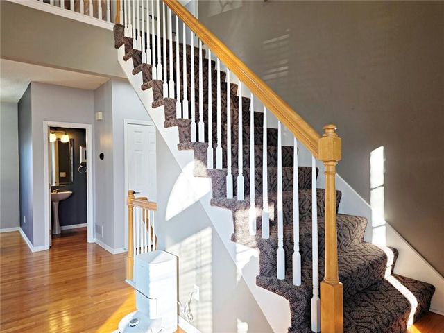 15880 S Bradley Drive, Olathe, KS 66062