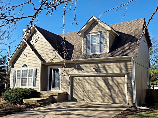 15880 S Bradley Drive, Olathe, KS 66062