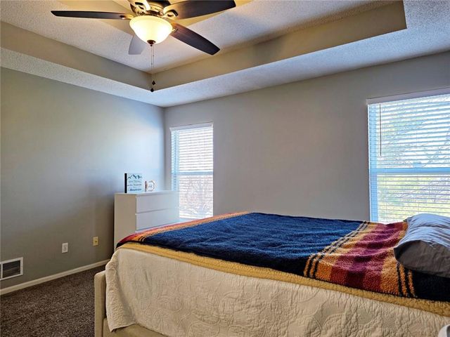 15880 S Bradley Drive, Olathe, KS 66062