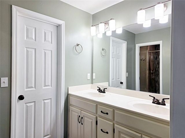 15880 S Bradley Drive, Olathe, KS 66062