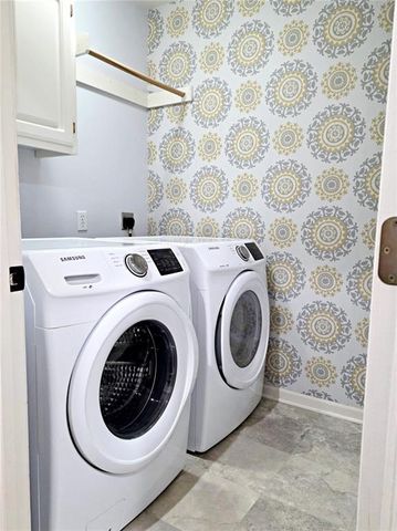 15880 S Bradley Drive, Olathe, KS 66062