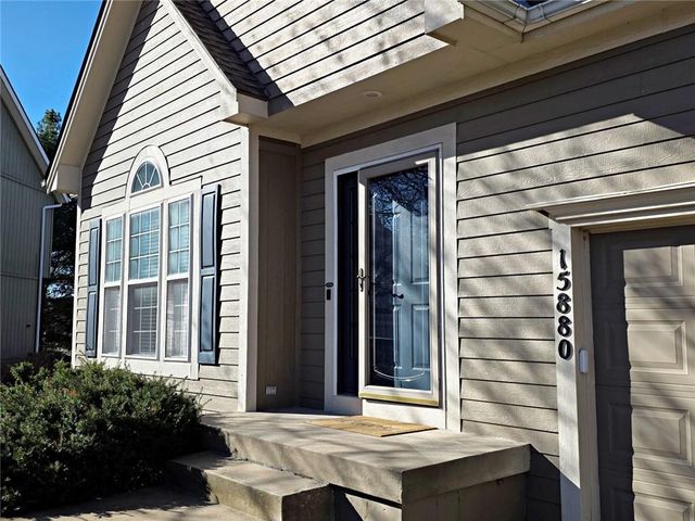 15880 S Bradley Drive, Olathe, KS 66062